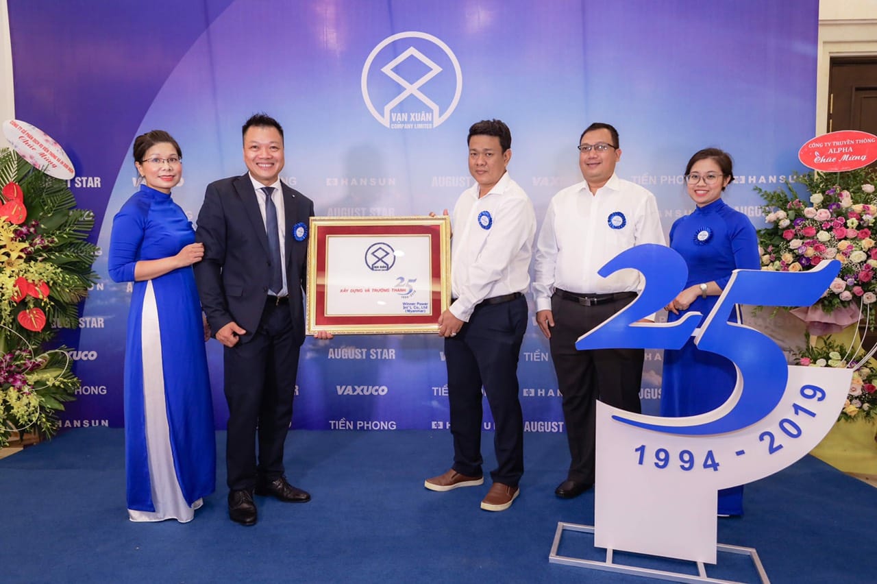 Dây cáp điện Vạn Xuân kỷ niệm 25 năm ngày thành lập 8 Day cap dien Van Xuan ky niem 25 nam ngay thanh lap a2