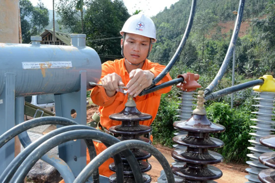 Du an sua chua lon duong day 0 4kV Huyen Van Yen