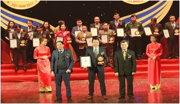 Dây và cáp điện Vạn Xuân lọt vào top 50 “ Nhãn hiệu hàng đầu Việt Nam năm 2017” 5 cup1 1516590796